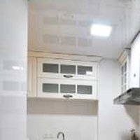 现代简约两室两厅厨房柜装修效果图