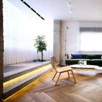家装时为了空间的立体感打算将客厅与餐厅相连的地面提高一块