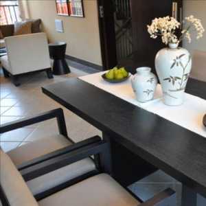现代别墅餐厅特色木质长桌装修效果图