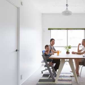 利用白色及简单家具 打造76平米舒压公寓