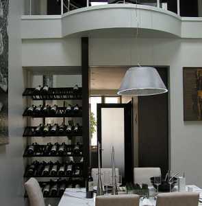 现代白色门窗三居家庭餐厅装修效果图
