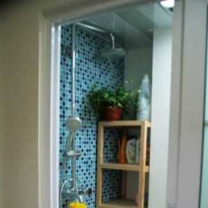 卫生间隔墙玻璃材质装修效果图