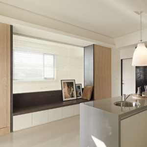 现代别墅棕黄色木质厨房装修效果图