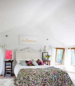欧式粉色三居卧室背景墙装修效果图
