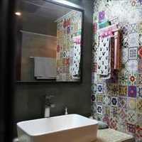 浴缸卫生间镜子壁纸装修效果图