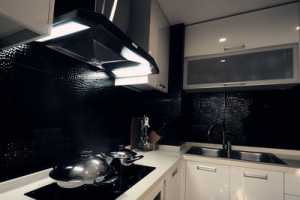现代明亮别墅厨房装修效果图